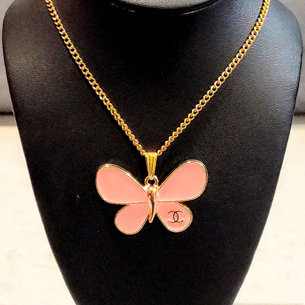CHANEL CC 18K GOLD PLATED PINK ENAMEL BUTTERFLY PENDANT ON GOLD PLATED NECKLACE